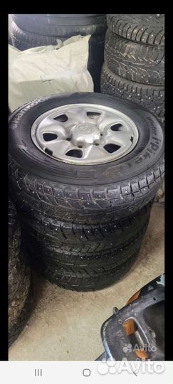 R16 toyota hilux