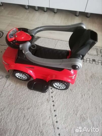 Машинка каталка толокар с ручкой