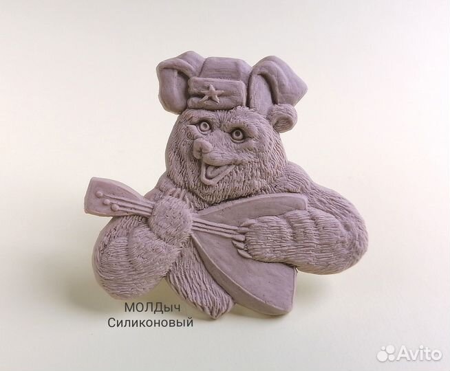 Молд медведь с балалайкой в шапке ушанке