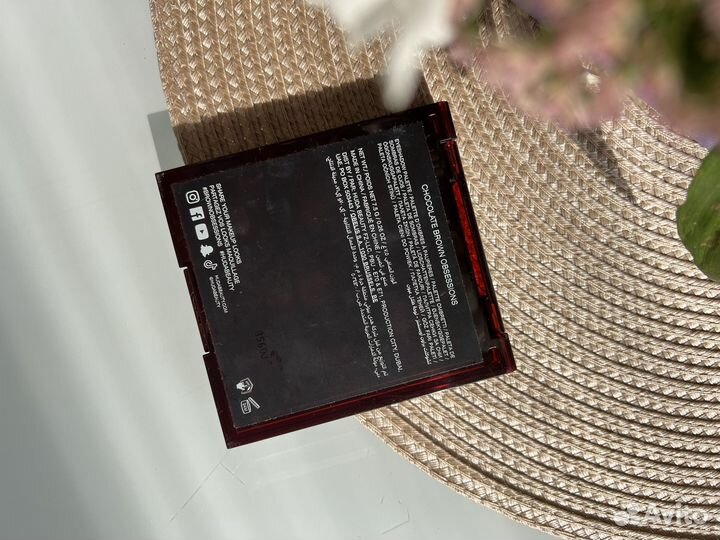 Палетка теней huda beauty оригинал