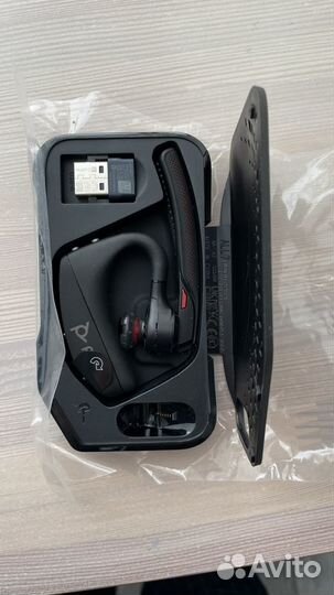 Bluetooth-гарнитура Plantronics Voyager 5200 UC