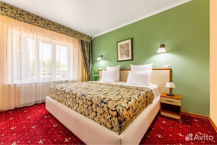 Кровать двухспальная с матрасом 180*200 бу