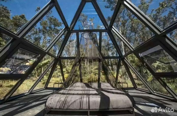 Стеклянная беседка пирамида