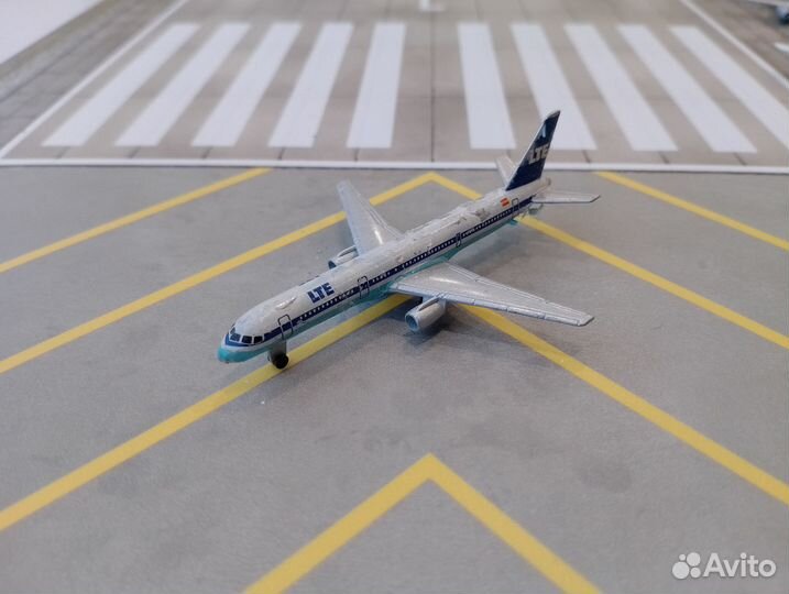 Самолёт Boeing 757 