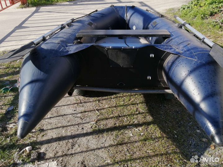 Лодка nissamaran