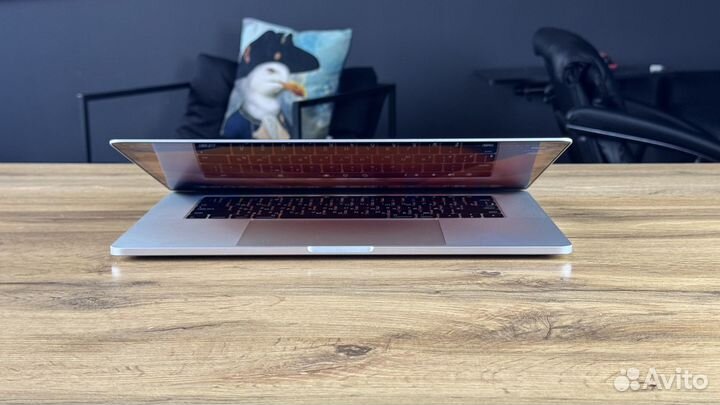 MacBook Pro 15 2017 i7 16 256 gb отличный