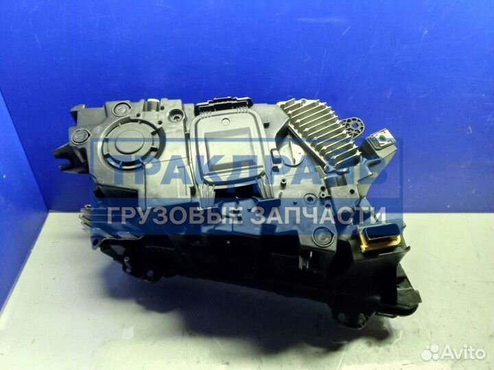 Фара головная для Вольво Фм4 Фш4 правая хром