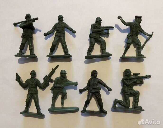 Модели солдатиков-маленькие и большие