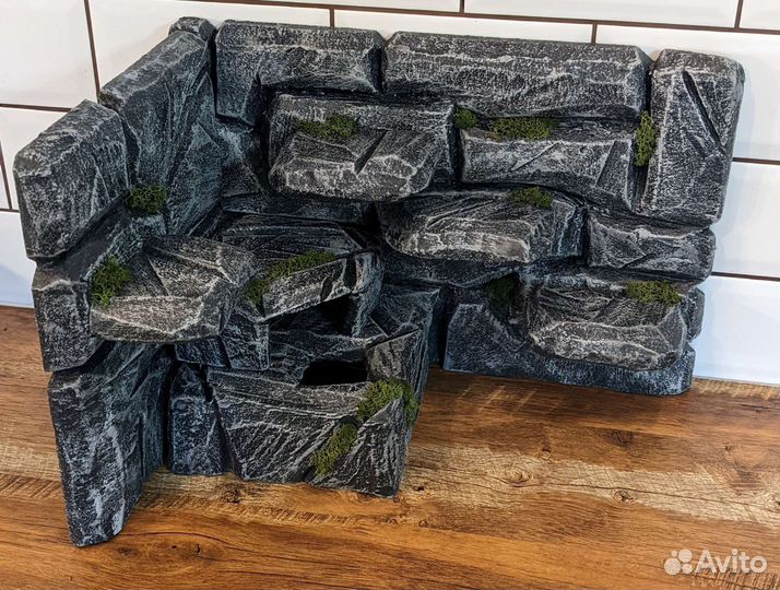 Укрытие, влажная камера, фон и террариум