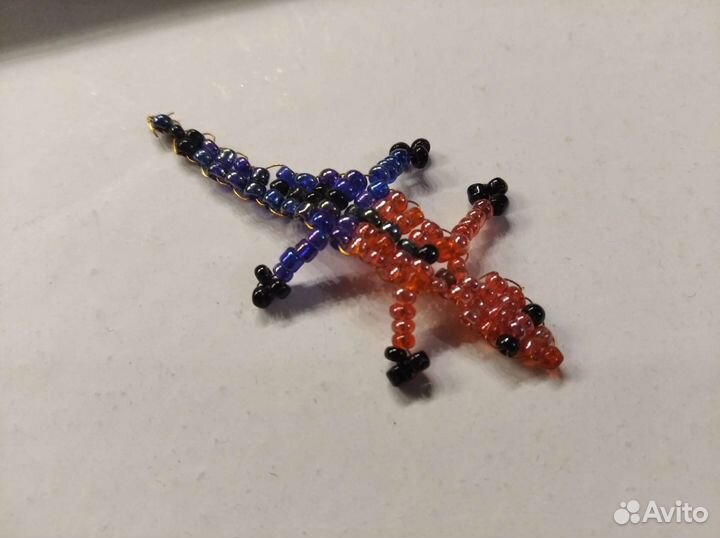 Ящерица ручной работы из бисера