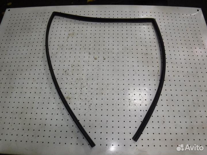 Уплотнитель стекла двери Lifan X60