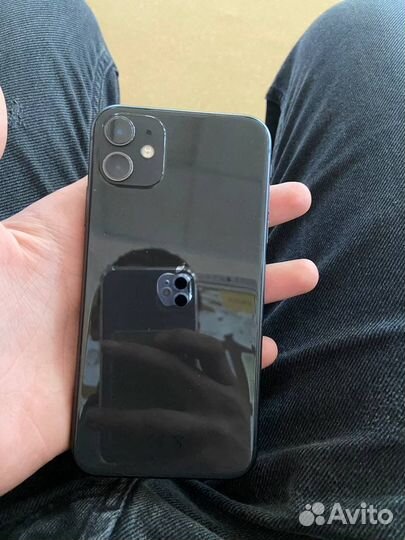 Телефон iPhone 11