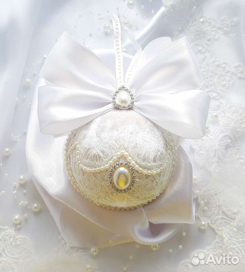 Новогодний белый бархатный шар, 8 см