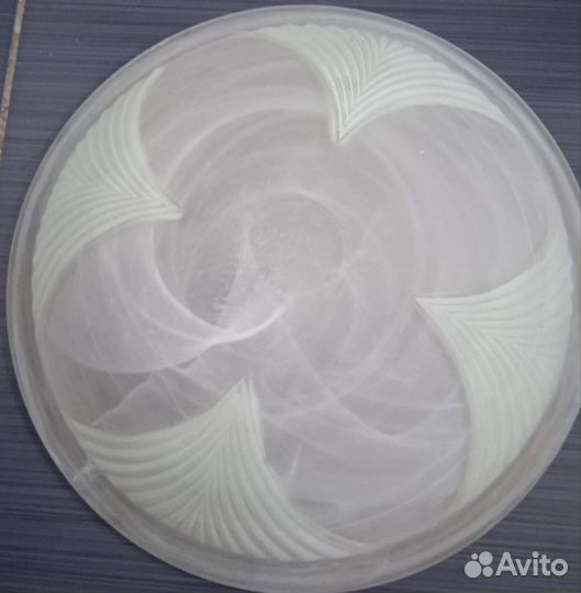 Продам люстру-плафон