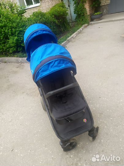 Двухместная коляска