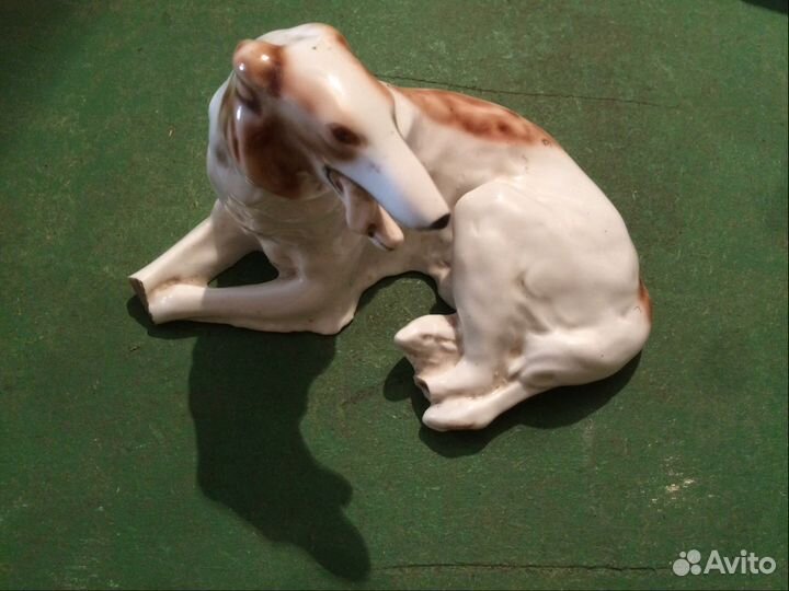 Фарфоровую собачку