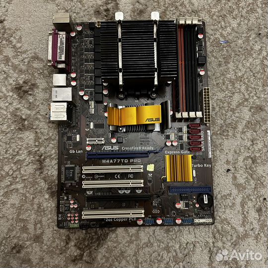 Материнская плата с процессором и памятью