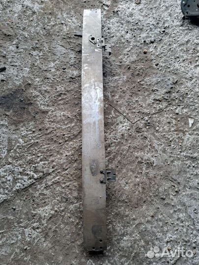 Усилитель переднего бампера на Mercedes W203