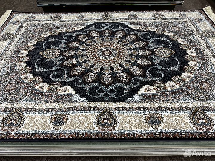 Ковер 2х2,9 новый, классический