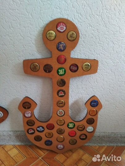 Коллекция пивных пробок в оригинальном оформлении