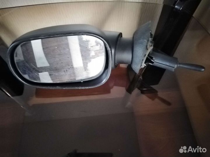 Зеркало заднего вида