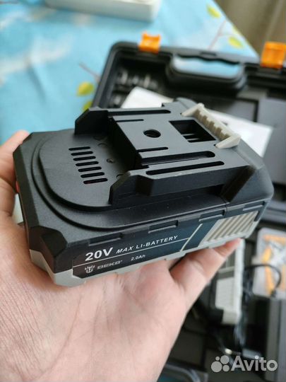 Шуруповерт 20v
