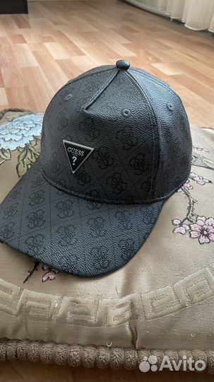 Кепка guess
