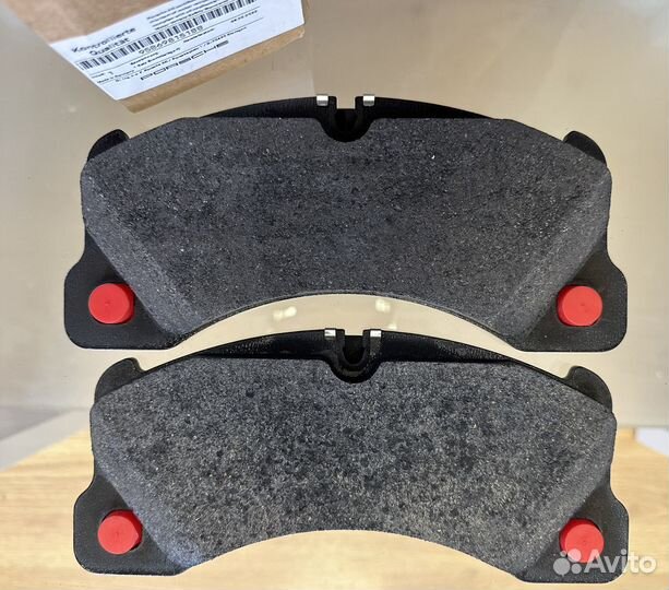 Комплект передних тормозных колодок Porsche Macan