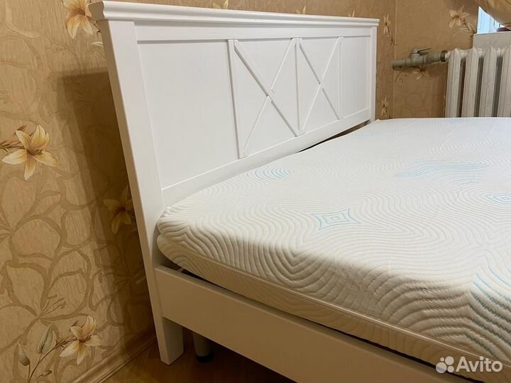 Кровать из массива