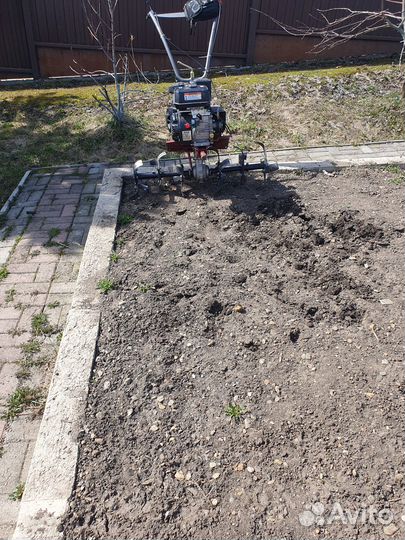 Вспашка земли мотоблоком