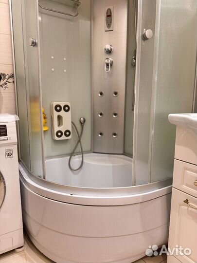 Душевая кабина 90х90 угловая