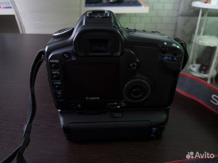Зеркальный фотоаппарат Canon EOS 5D полный кадр