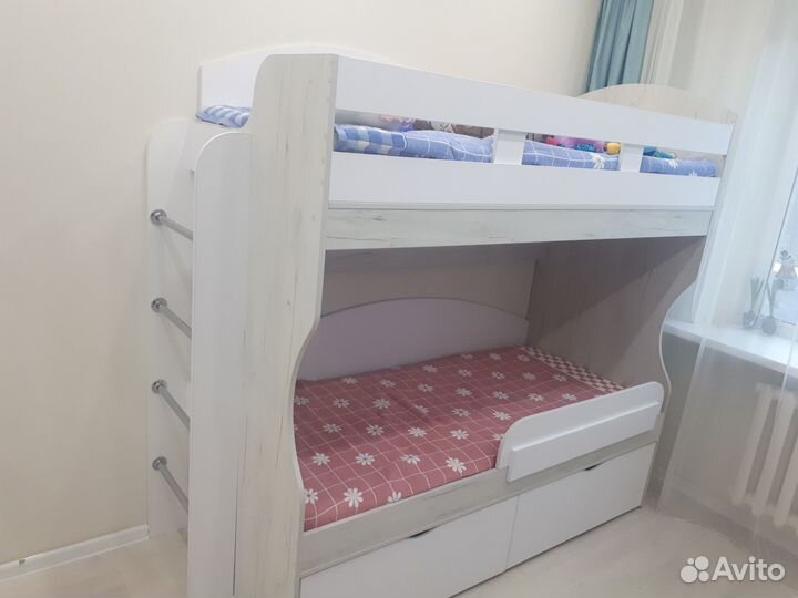 Двухъярусная детская кровать