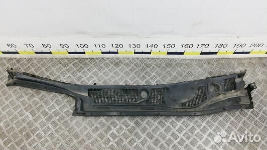 Накладка декоративная (жабо, дождевик) lexus LS 4