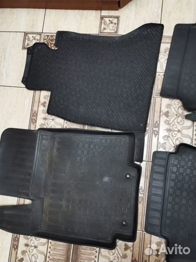 Автомобильные коврики резиновые