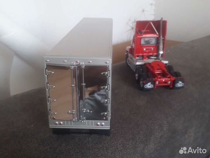 Колекционная модель грузовика MaCK