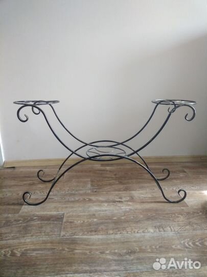 Подставка для большого цветка. Металл