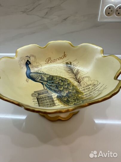 Ваза для фруктов на ножке