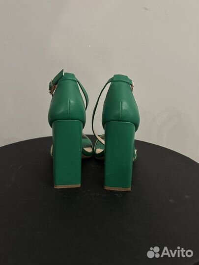 Босоножки зеленые 36 размер