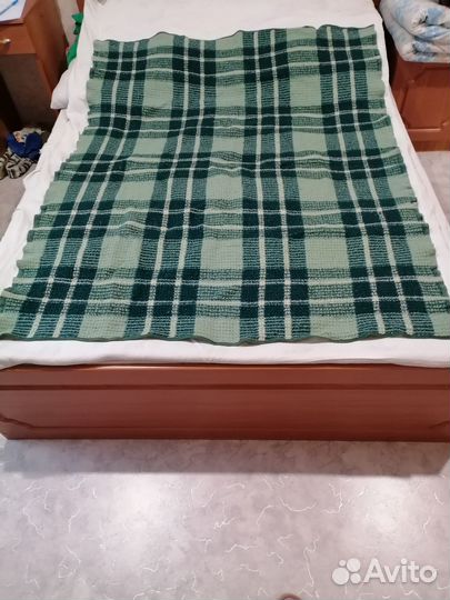 Пледы и покрывало