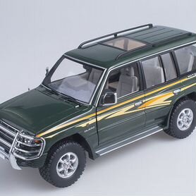 Мицубиси Mitsubishi Pajero Long V6 SunStar 1:18