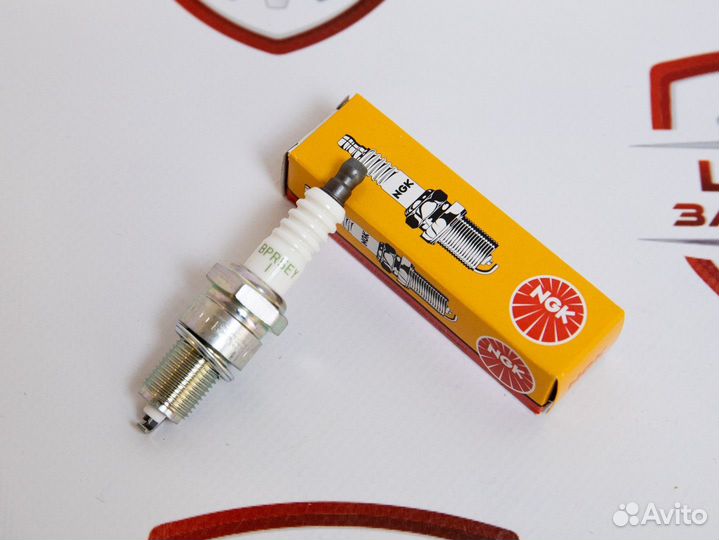 Свеча зажигания NGK