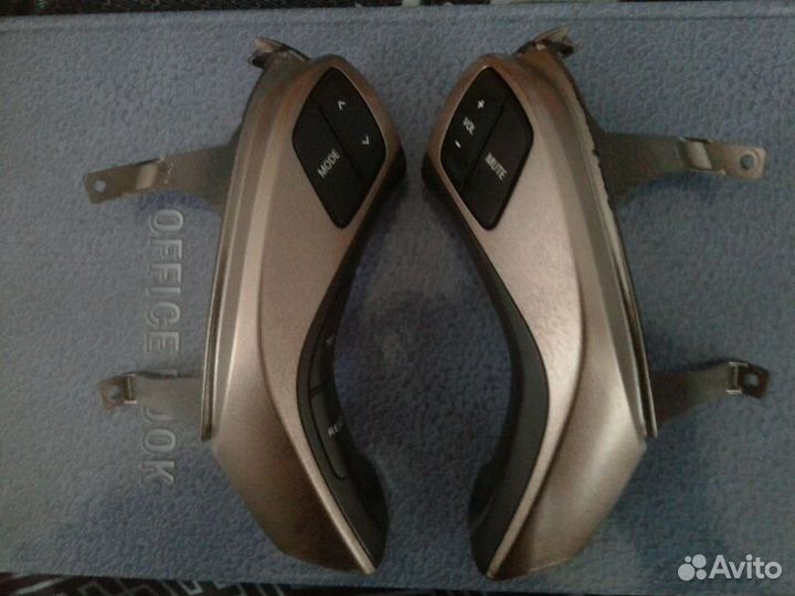 Кнопки мультимедиа на Hyundai Elantra