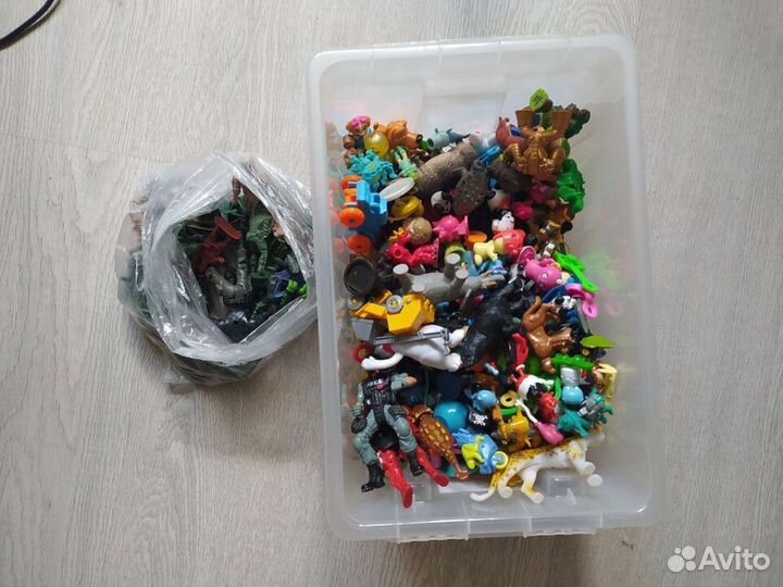 Игрушки из киндера пакетом