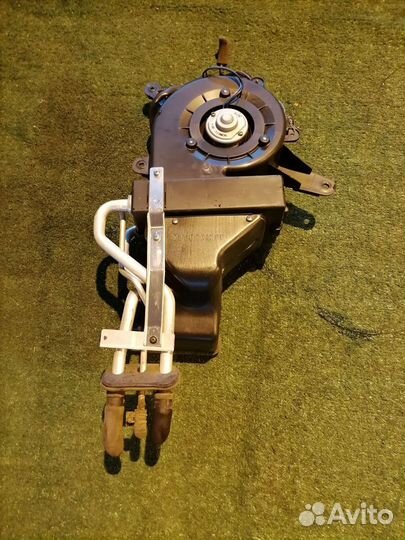 Задняя печка 273054N005 Nissan Serena C24 TNC24