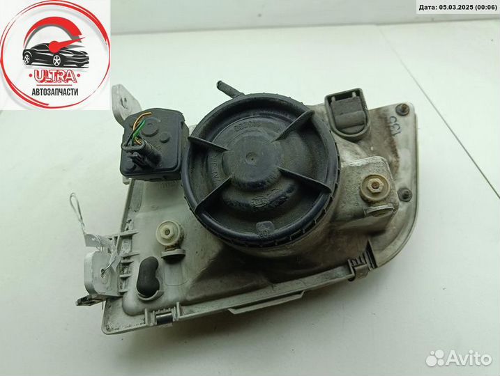 Фара правая б/у Mitsubishi Space Star (1998-2005)