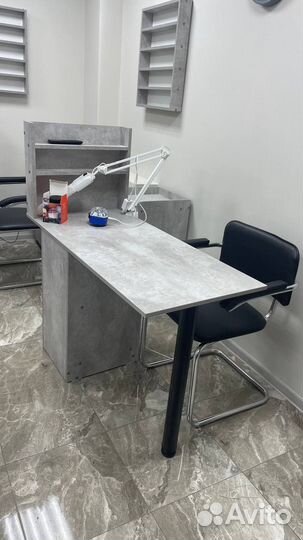 Маникюрный стол