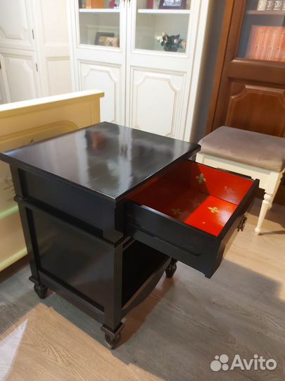 Тумбочка прикроватная из массива, фабрика Woodrigh