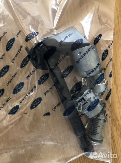 Личинка замка капота kuga 08 c max 07