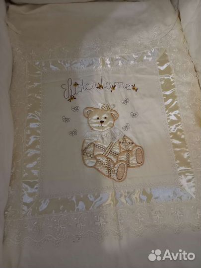 Детская кроватка с маятником